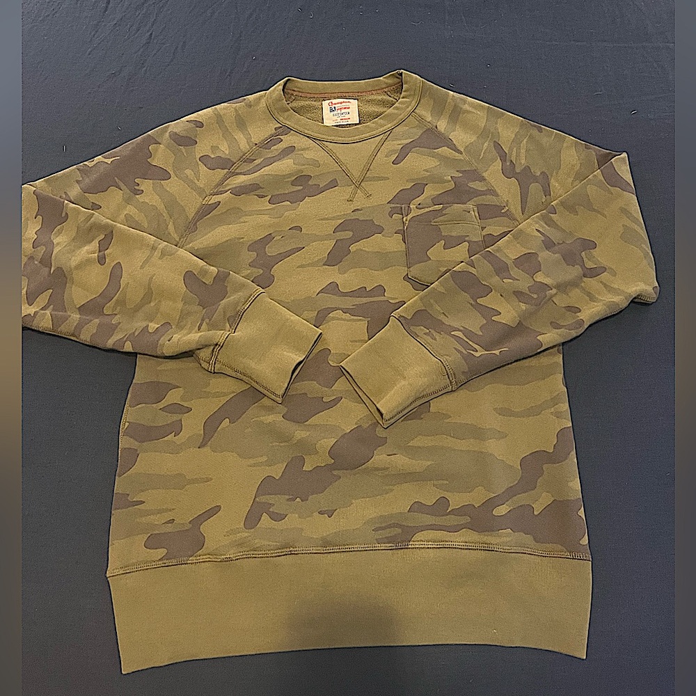 NWOT! Todd Snyder + Champion Camo Crewneck Sweatshirt in Green. Men’s Medium.